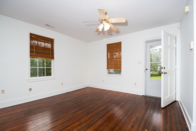 Photo - 2116 Senate St