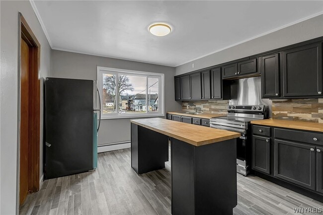 Photo - 629 Broadway St