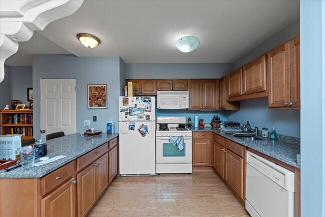 Photo - 3223 N Kenmore Ave Unidad 1