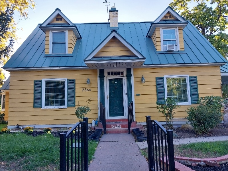 Photo - 2566 Dearborn St