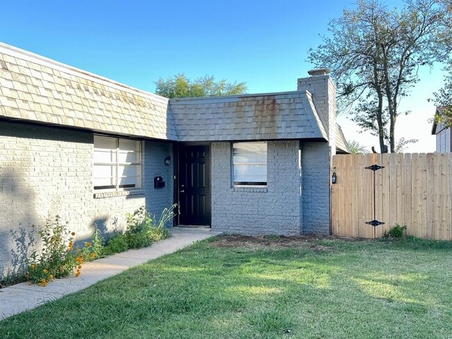 Photo - 916 Delmar Cir