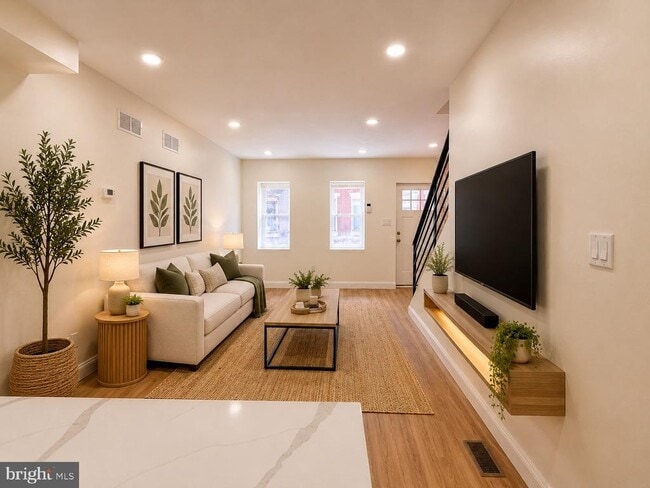 2762 Martha St