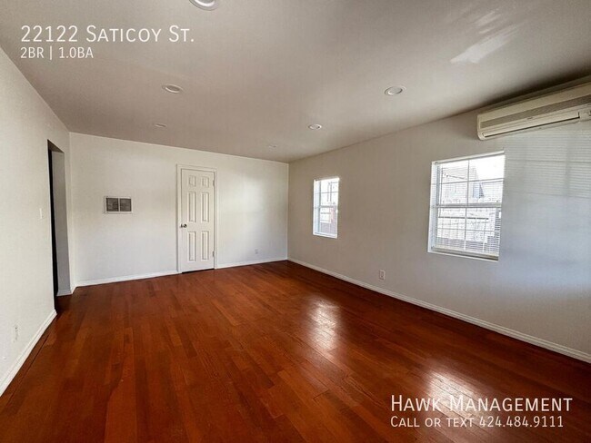 Photo - 22122 Saticoy St