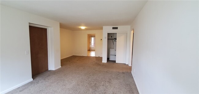 Photo - 1100 East Ave