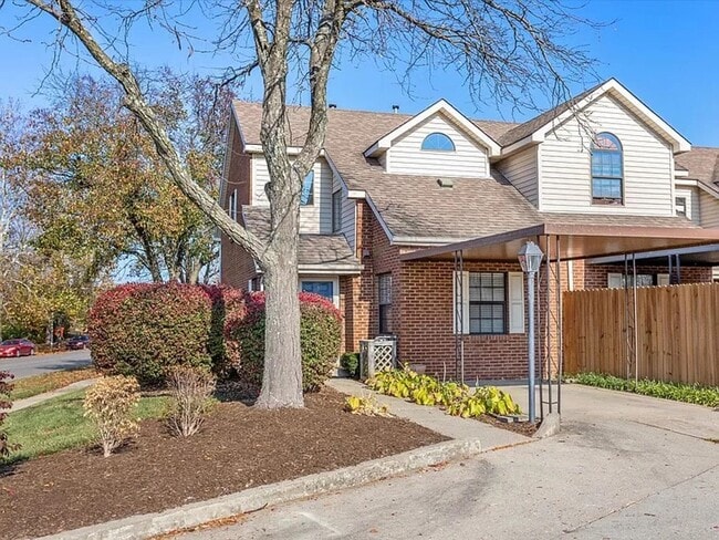 Building Photo - Beautiful Two Bedroom Townhouse!