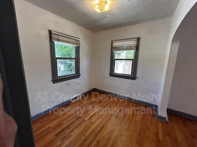 Photo - 2111 S Emerson St