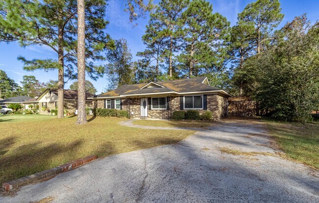 Photo - 633 Slade St