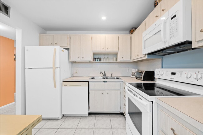 Photo - 201 N Ocean Blvd Unit 611