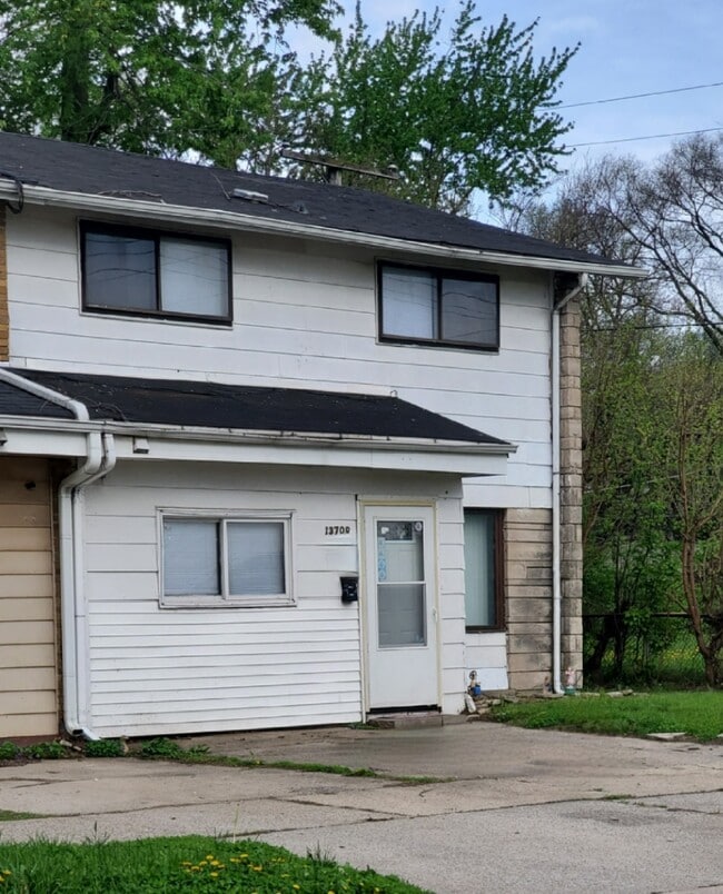 Building Photo - 13700 S Eggleston Ave