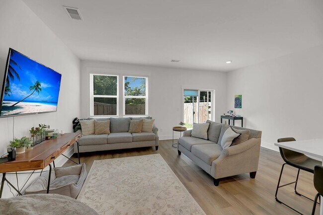Photo - 1549 Evergreen St