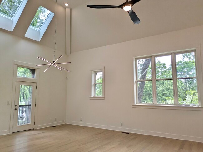 Photo - 1457 N California Ave Unit 2