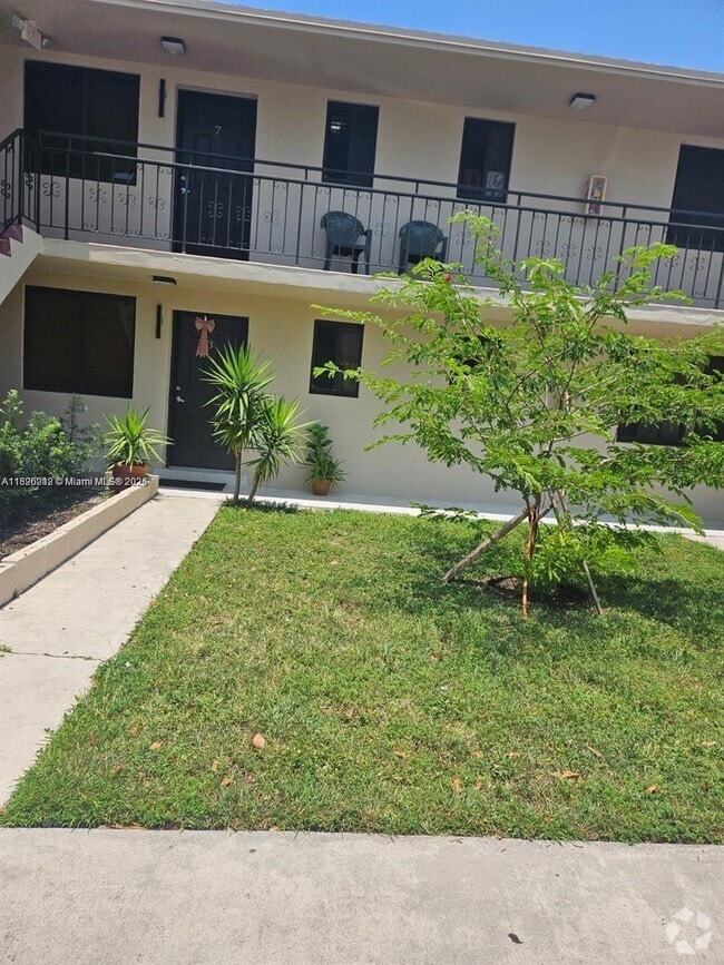 Building Photo - 1434 NW 2nd St Unit 5 Rental