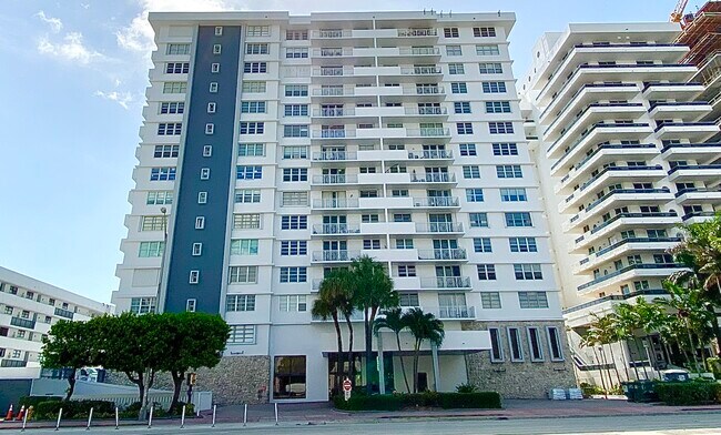 5825 Collins Ave Unit 5G