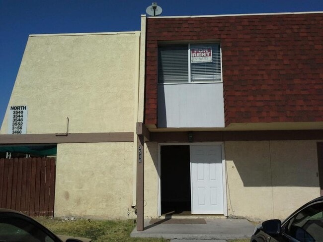 Building Photo - 3540 Villa Knolls N Dr