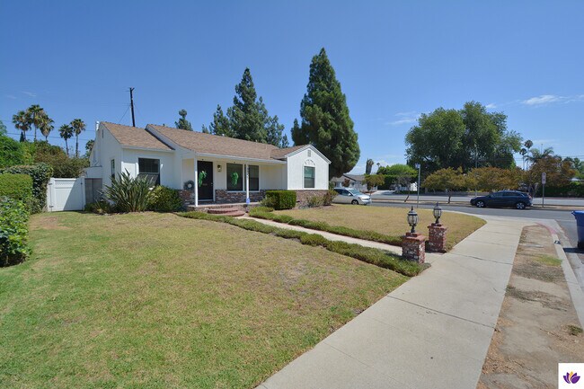 Photo - 16901 Hart St