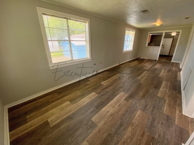 Photo - Simple & Comfortable 2 Bedroom Home in Iowa, LA with Large Yard & Shed