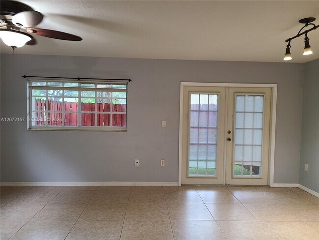 Photo - 3071 Riverside Dr Unit 11