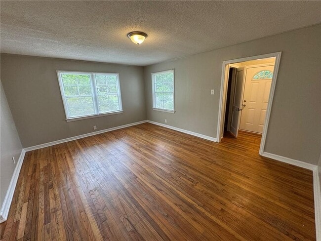 Photo - 900 Courtney St