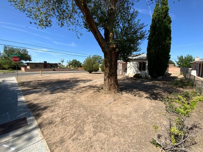 Photo - 2 Bedroom Single Story Home Available Near...