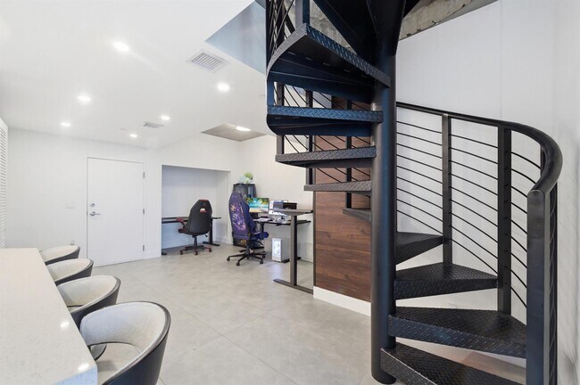 Photo - 13800 Highland Dr