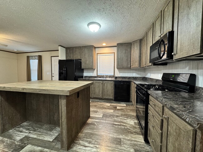 Photo - 16152 Notre Dame St