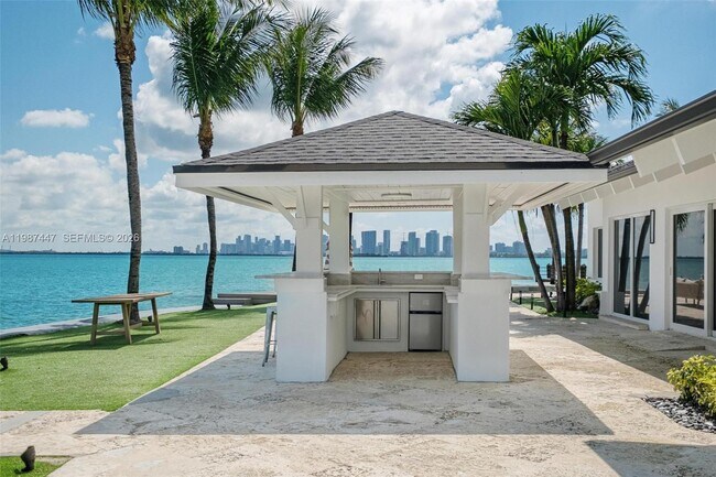 Photo - 1365 Bay Terrace