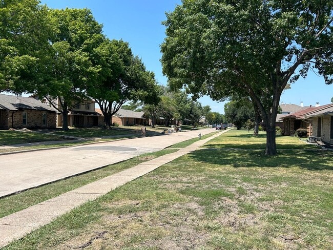 Photo - 3702 Bond St