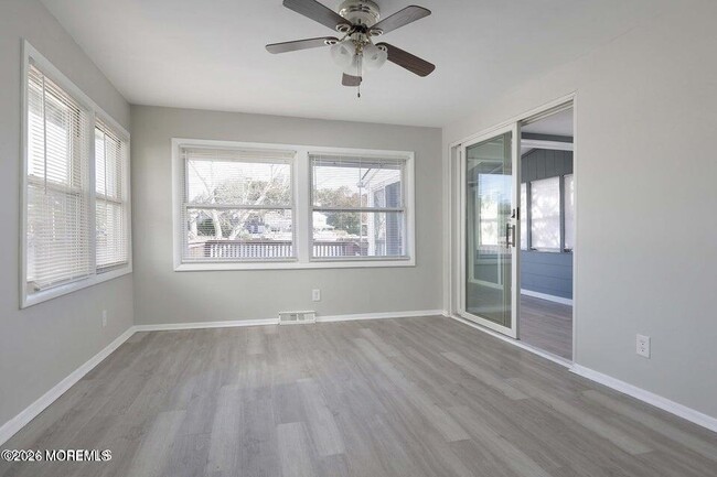 Photo - 1423 Holmes Ave