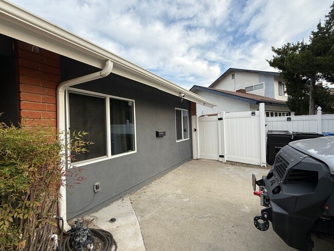 Building Photo - 474 Reims St Rental