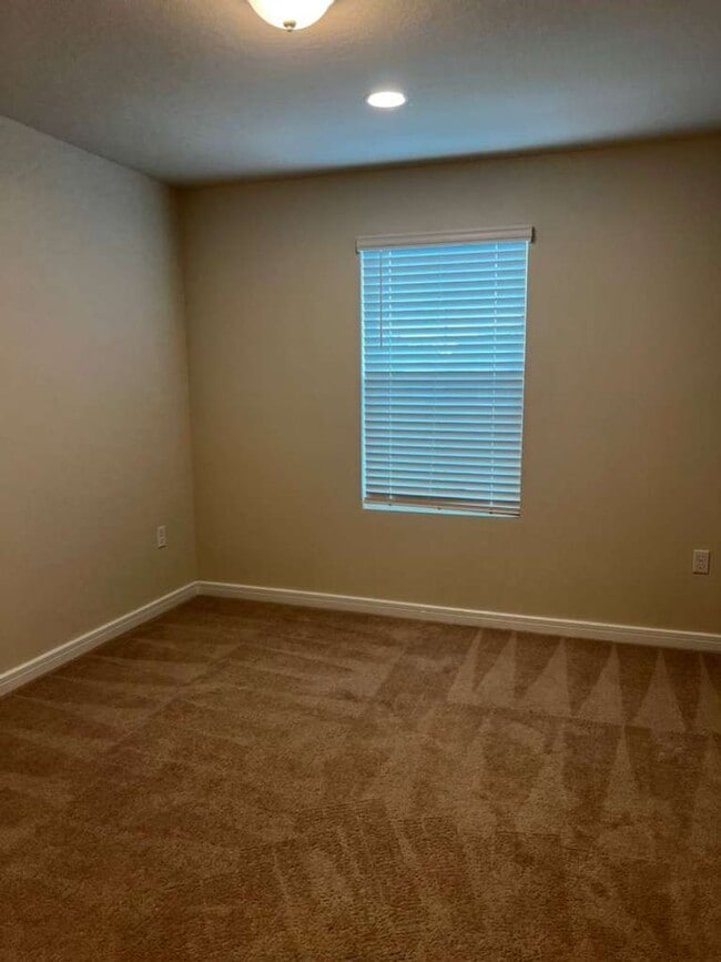 Photo - FOR RENT!!