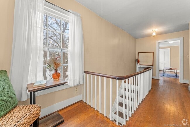 Building Photo - 298 Main St Rental
