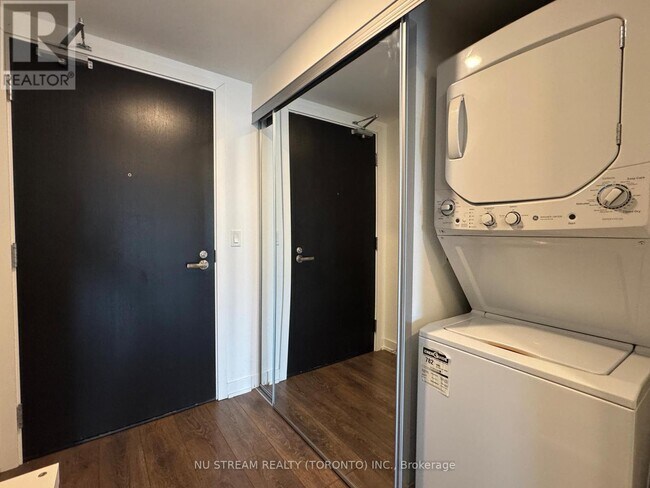 Photo - 501 Yonge St Unit 1710