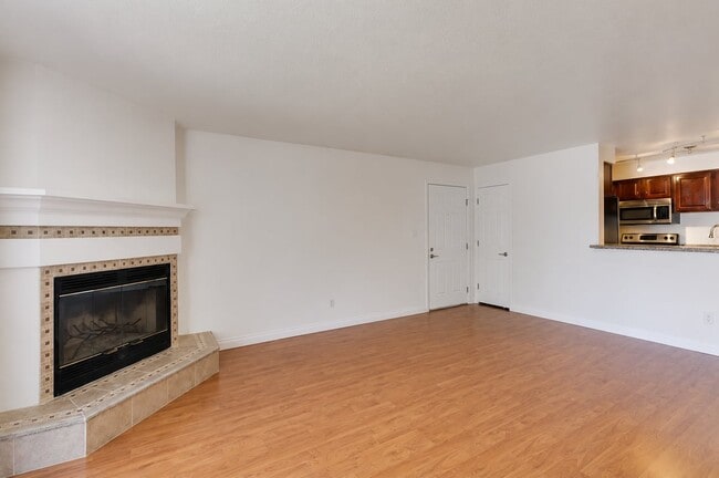 Building Photo - Beautiful 2-Bed, 2-Bath 2nd-Floor Condo Near The Lakes!
