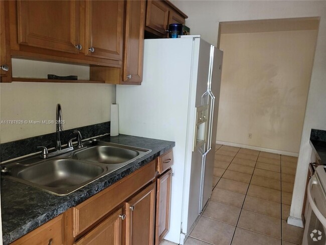 Building Photo - 8704 NW 35th St Unit 105 Rental