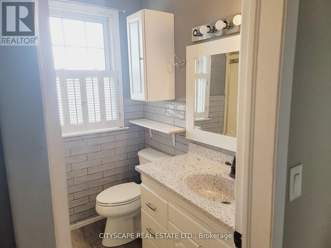Photo - 342 Sutherland Dr