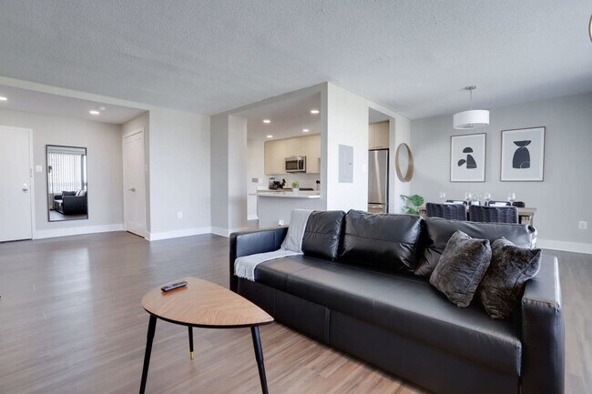 Photo - 1201 S Bell St Unidad FL11-ID1022384P