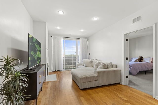 Photo - 5300 N Lincoln Ave