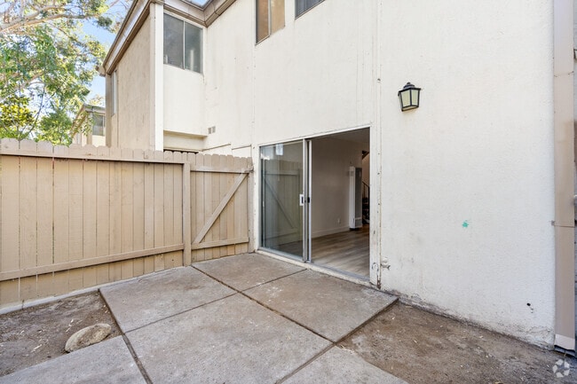 2BR, 1.5BA - 850SF - Patio