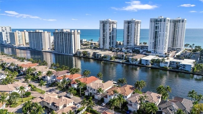 Photo - 1555 Windjammer Way