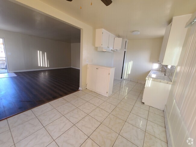 Building Photo - 11700 Glenoaks Blvd Unit 3 Rental