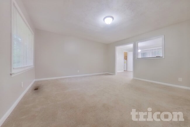 Photo - 192 Gail St