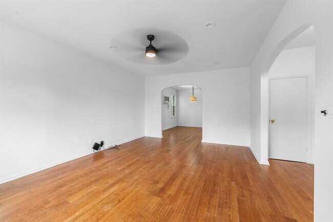Photo - 172 W 49th St Unit 1