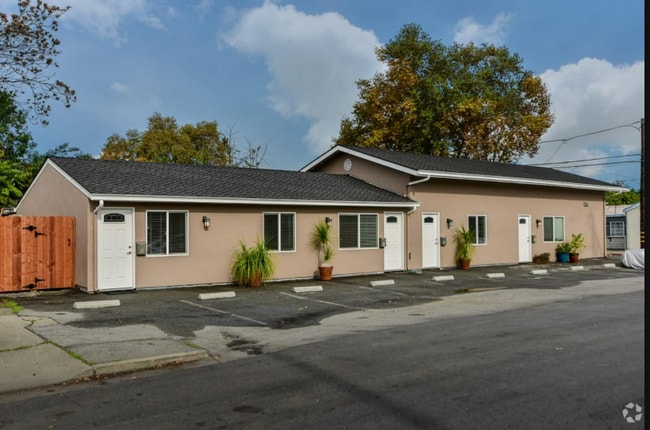 Building Photo - 675 Hamline St Unit 675 Hamline -  B Rental