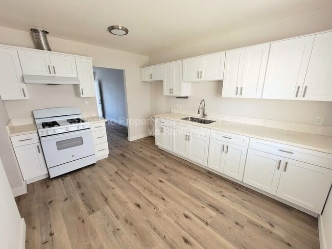 Building Photo - 7722 Walker Ave Unit B