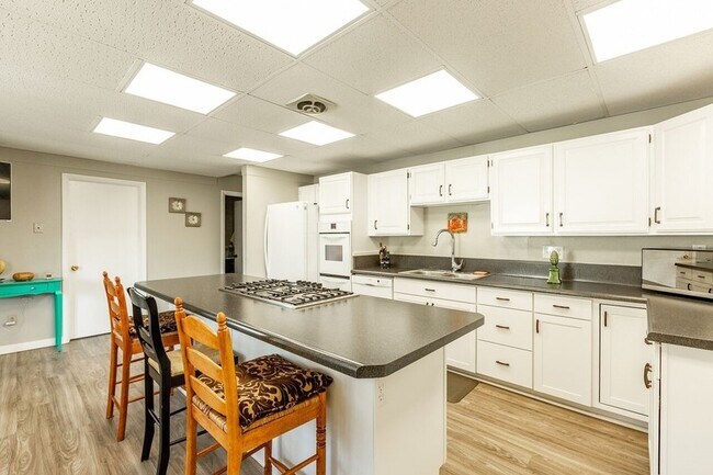 Photo - 1880 Myers Ln