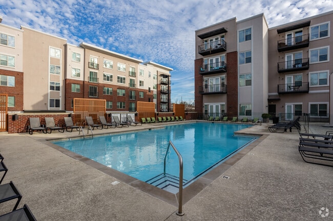 Piscina - Melrose Apartments
