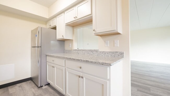 Photo - 700 Lee Dr