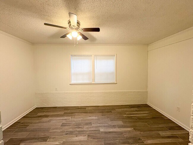 Photo - Updated 3 bedroom, 1 bathroom near Quince and Perkins