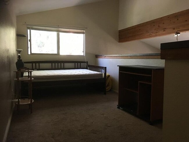 Photo - 477 Mono St Unit C