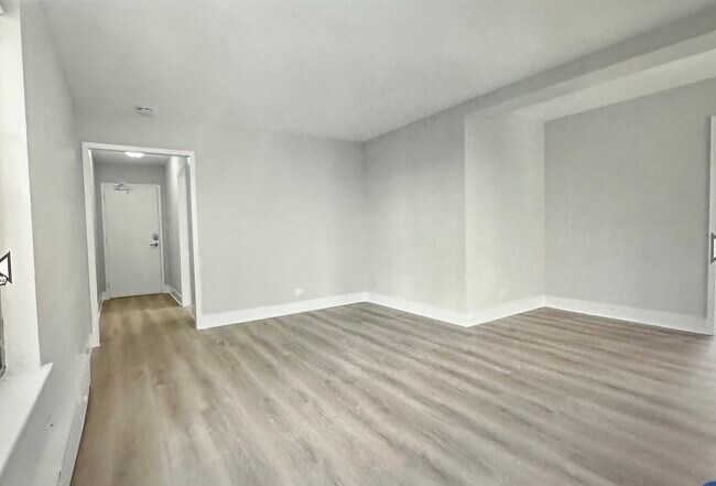 Photo - 5850 N Sheridan Rd